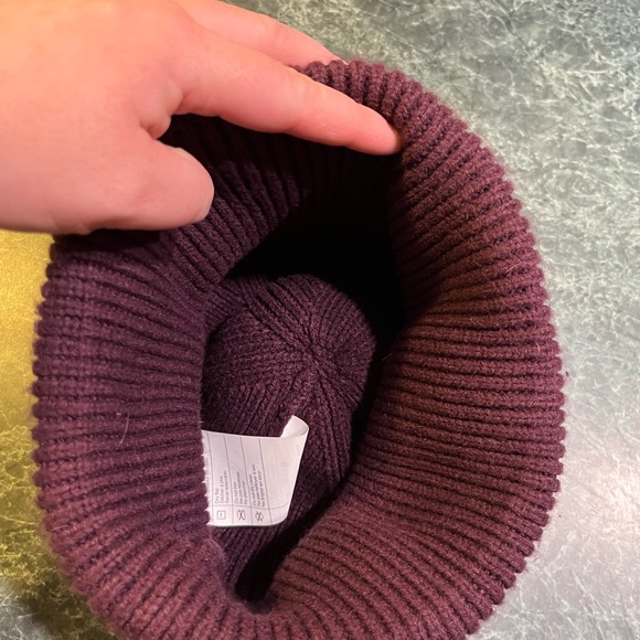 Carhartt Women’s Maroon Knit Pom-Pom Hat - Picture 4 of 4